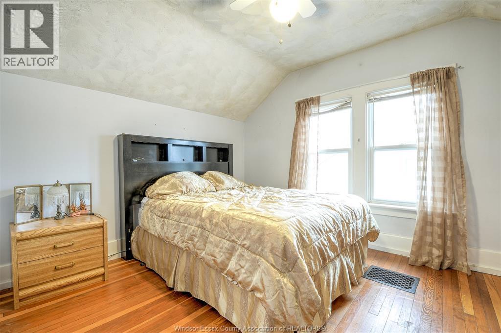 18 Montgomery, Leamington, ON - Indoor Photo Showing Bedroom
