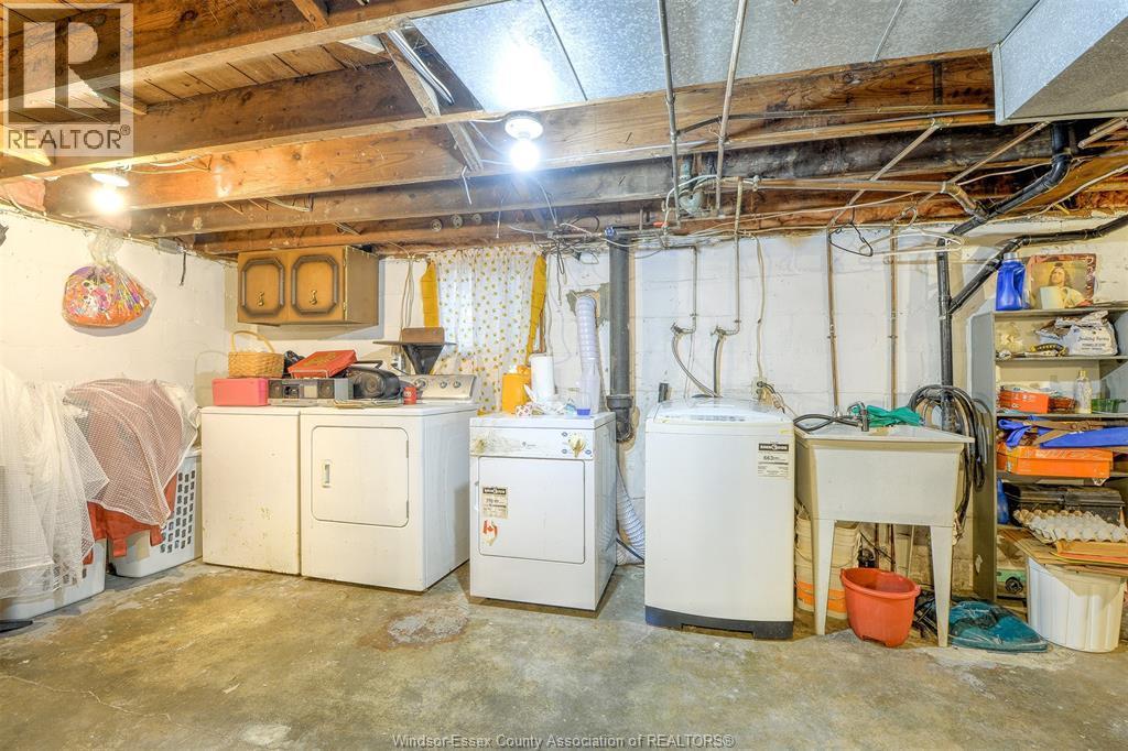18 Montgomery, Leamington, ON - Indoor Photo Showing Laundry Room
