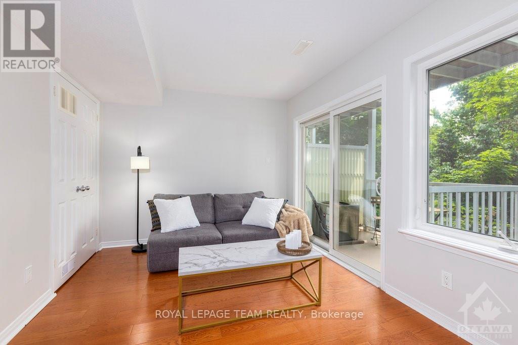 257 Keltie Private, Ottawa, ON - Indoor Photo Showing Living Room