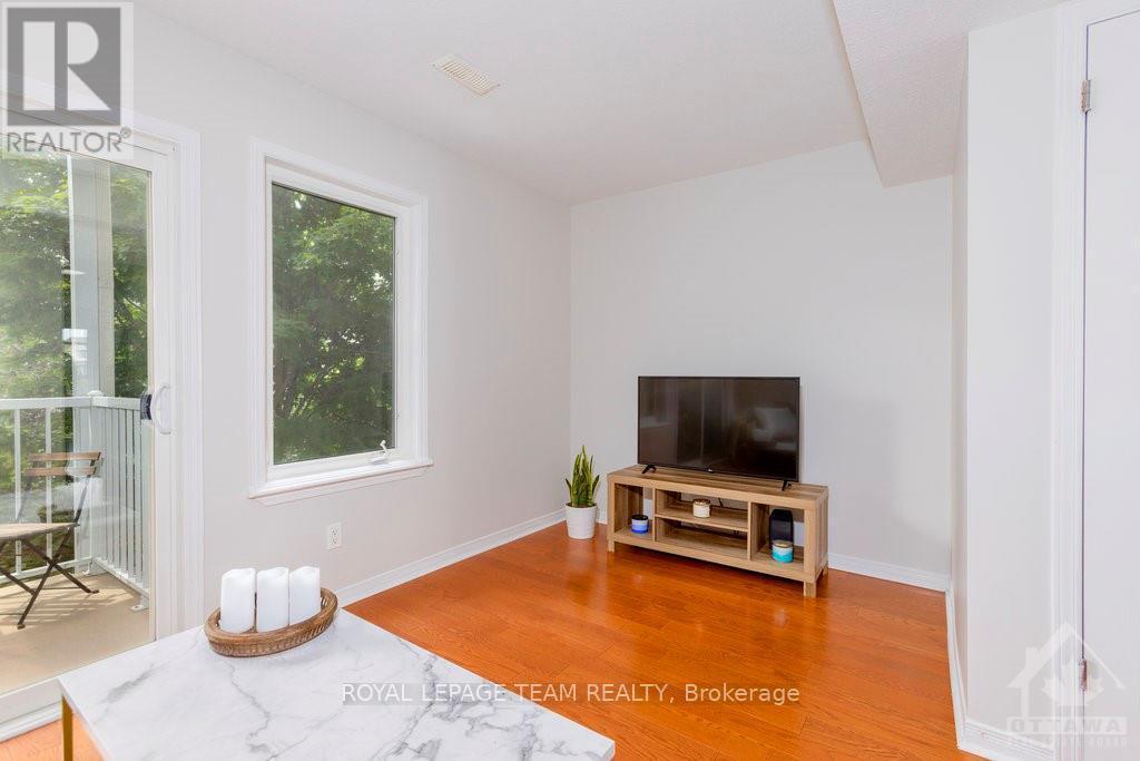 257 Keltie Private, Ottawa, ON - Indoor Photo Showing Living Room