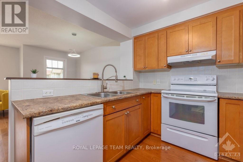 257 Keltie Private, Ottawa, ON - Indoor Photo Showing Kitchen With Double Sink