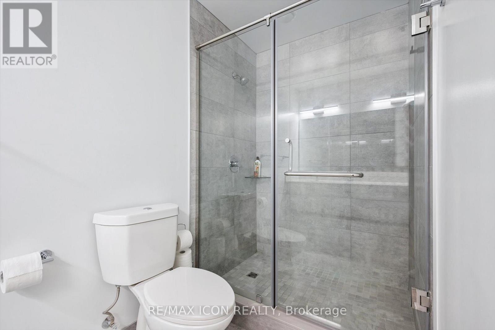 902 - 15 Glebe Street, Cambridge, ON - Indoor Photo Showing Bathroom