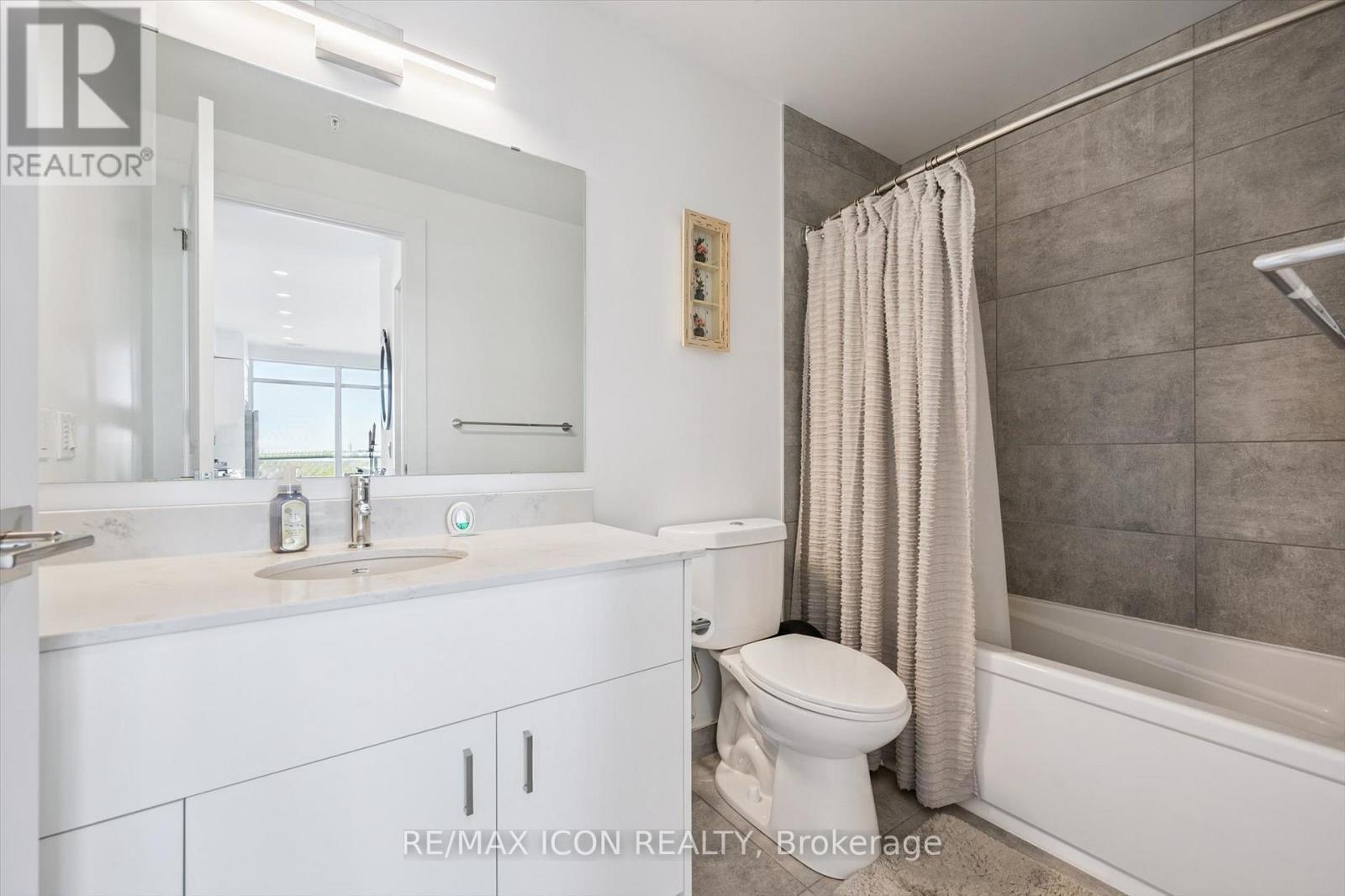 902 - 15 Glebe Street, Cambridge, ON - Indoor Photo Showing Bathroom