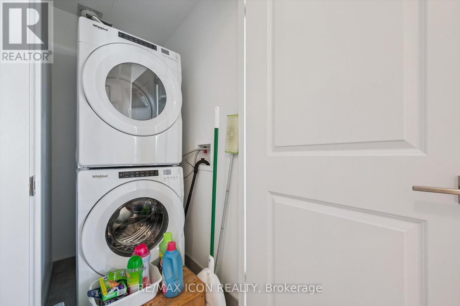 902 - 15 Glebe Street, Cambridge, ON - Indoor Photo Showing Laundry Room