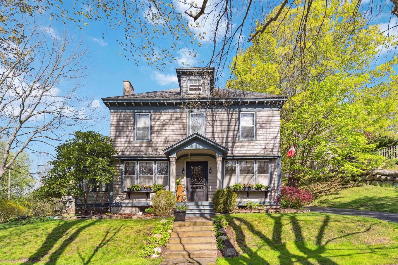 811 Lahave Street, Bridgewater, NS