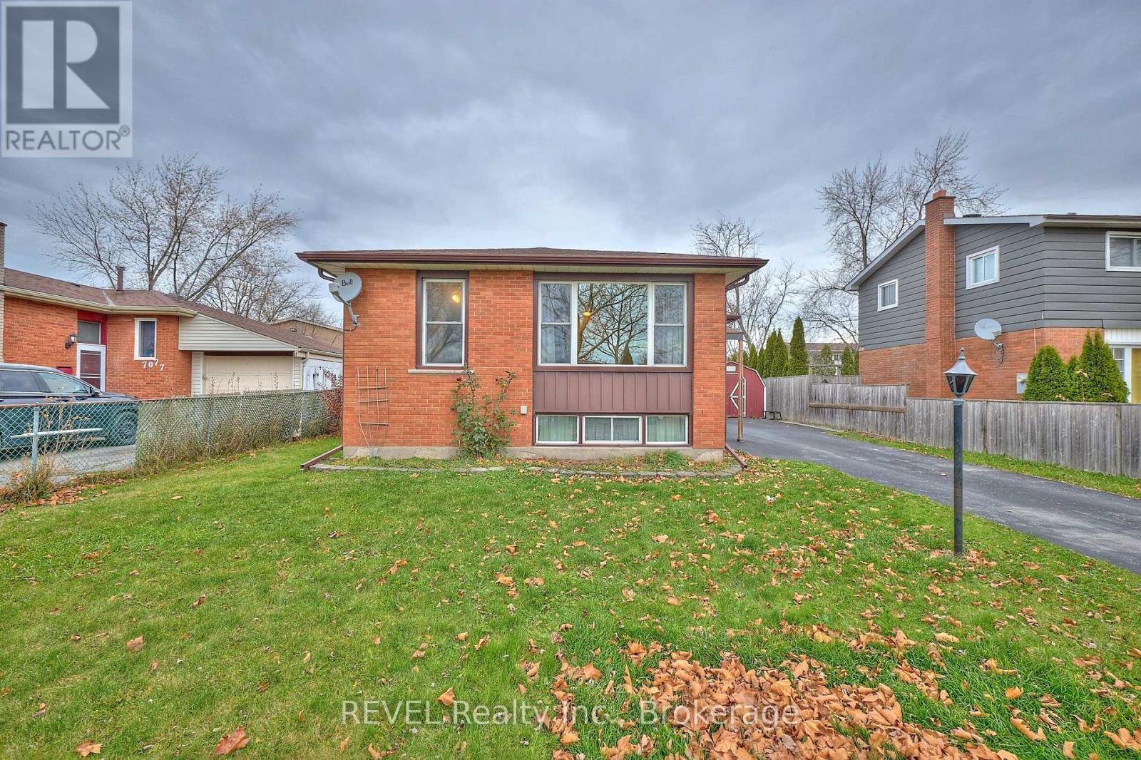 7067 Centennial Street, Niagara Falls (Arad/Fallsview), ON - Outdoor