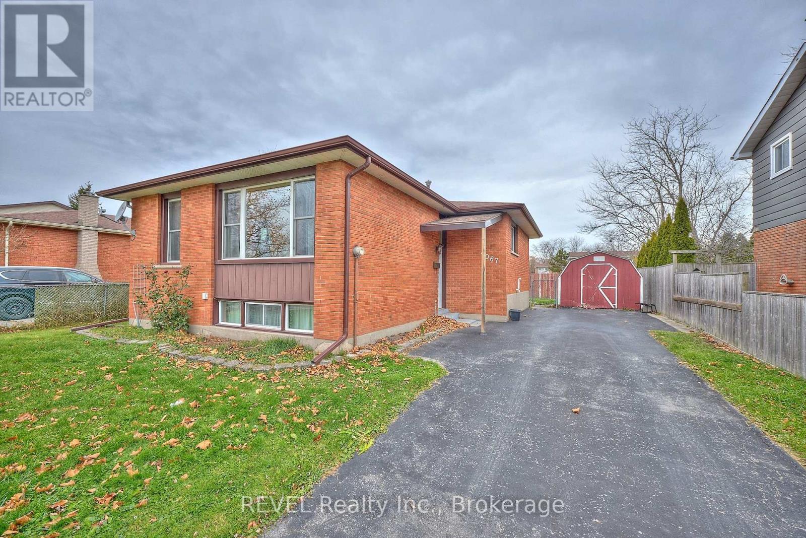 7067 Centennial Street, Niagara Falls (Arad/Fallsview), ON - Outdoor