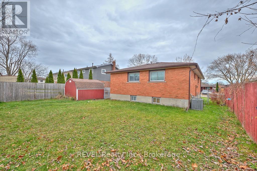 7067 Centennial Street, Niagara Falls (Arad/Fallsview), ON - Outdoor