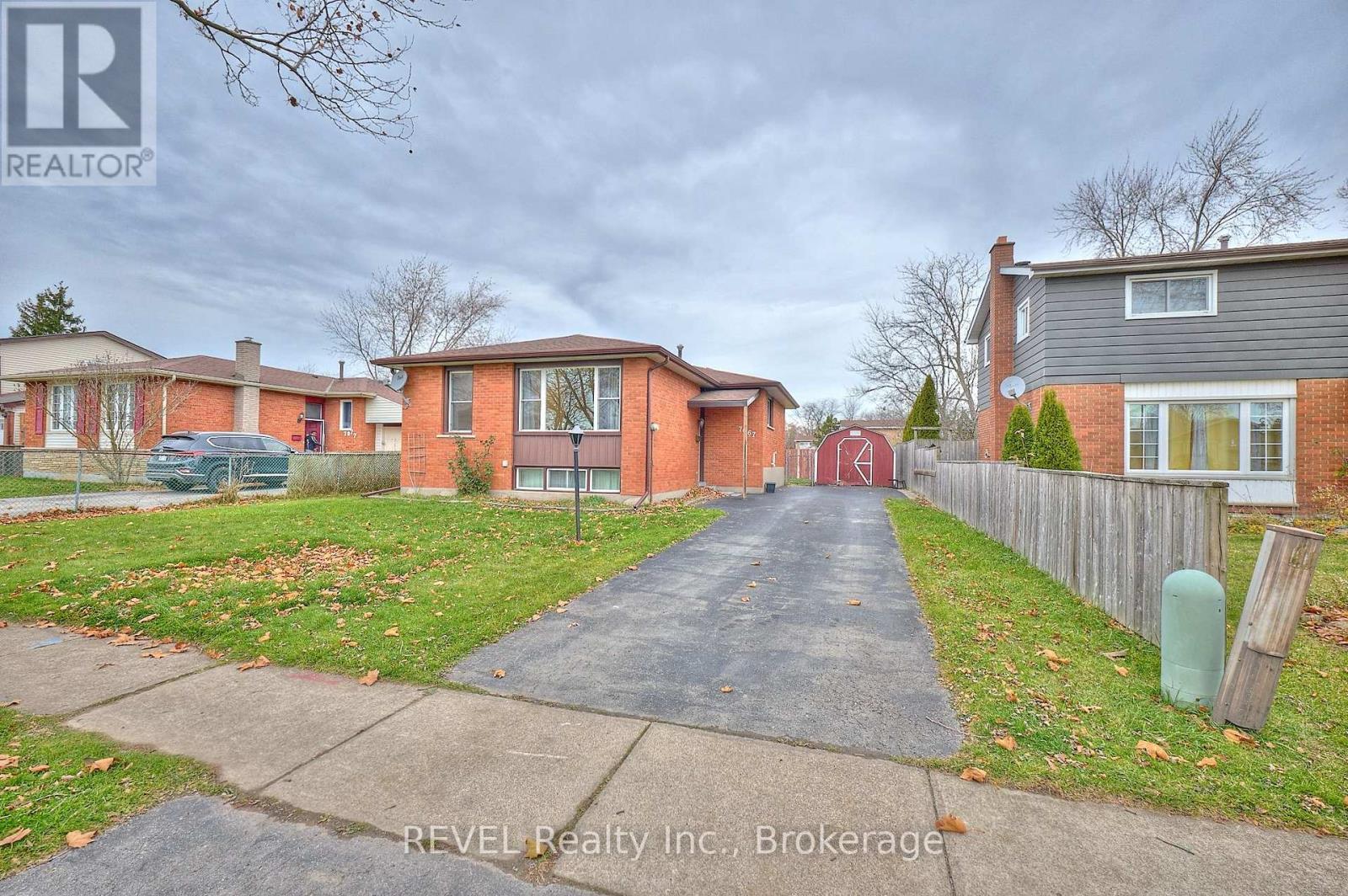 7067 Centennial Street, Niagara Falls (Arad/Fallsview), ON - Outdoor