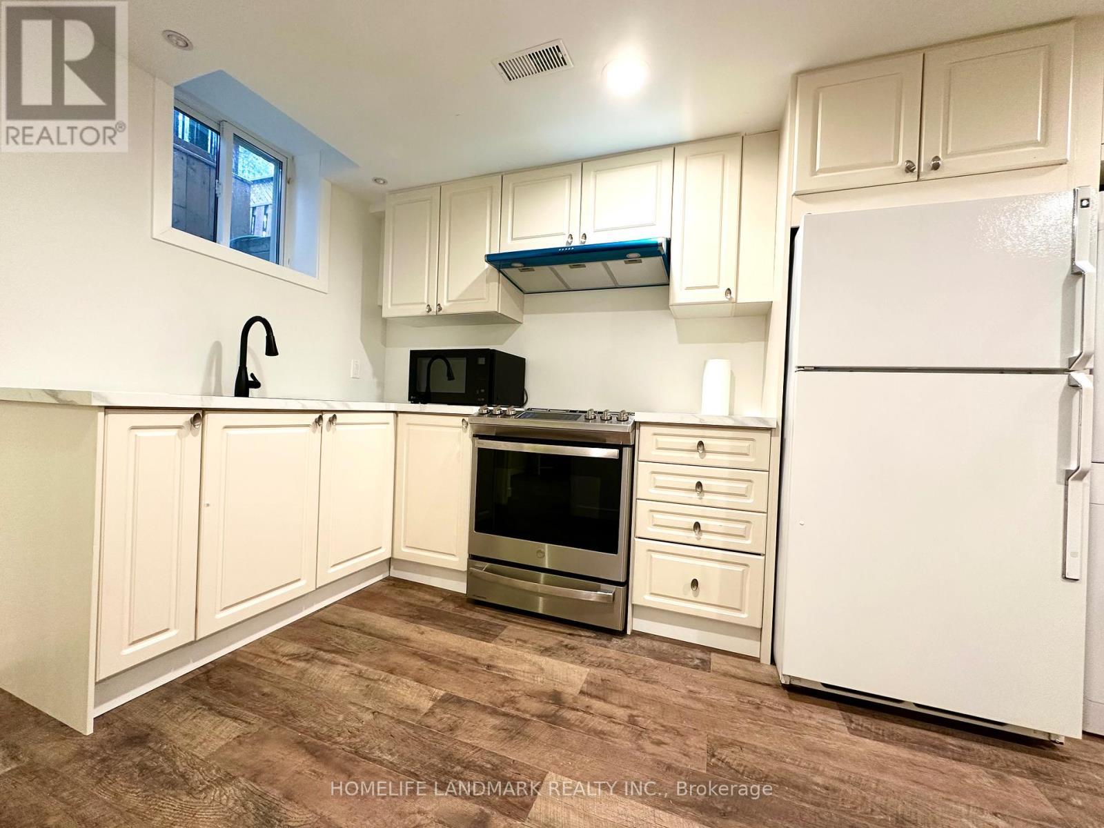 Bsmt - 21 Villandry Crescent, Vaughan, ON - Indoor Photo Showing Kitchen