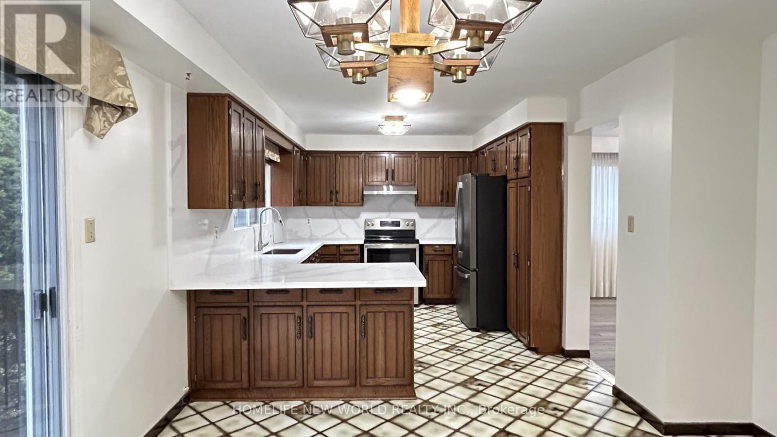 93 Willowbrook Road, Markham, ON - Indoor Photo Showing Kitchen