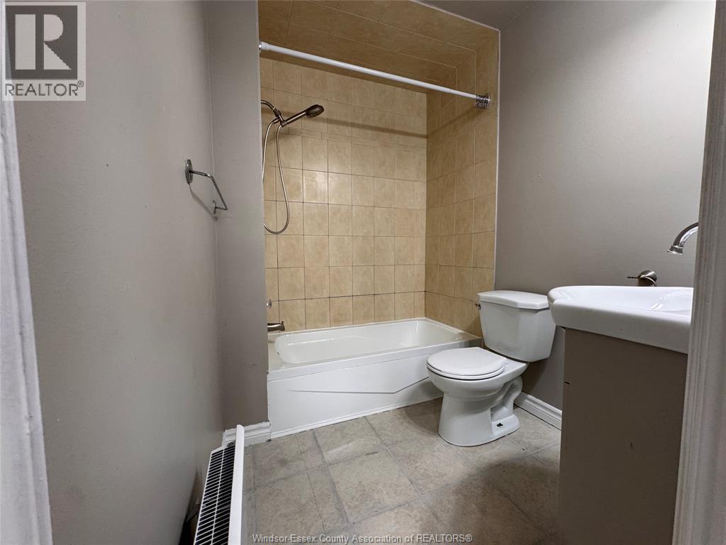 1597 Drouillard Unit# 2, Windsor, ON - Indoor Photo Showing Bathroom