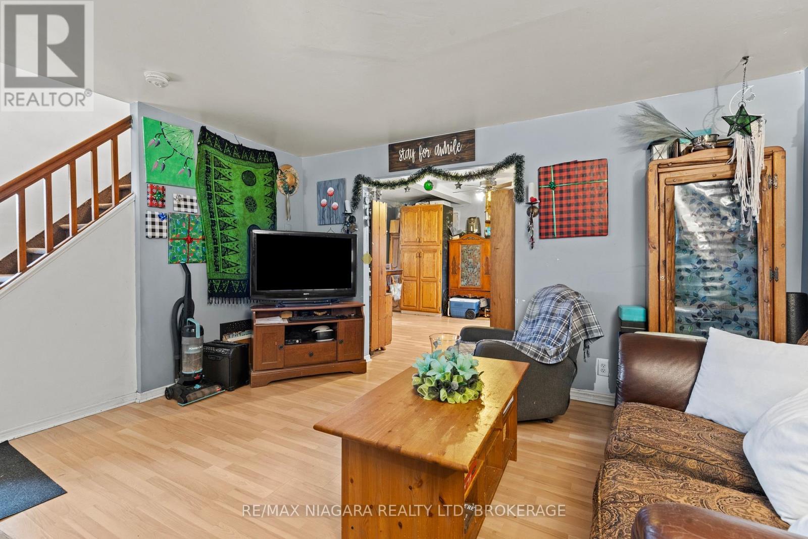 51 Beatrice Street, Welland (Lincoln/Crowland), ON - Indoor Photo Showing Living Room