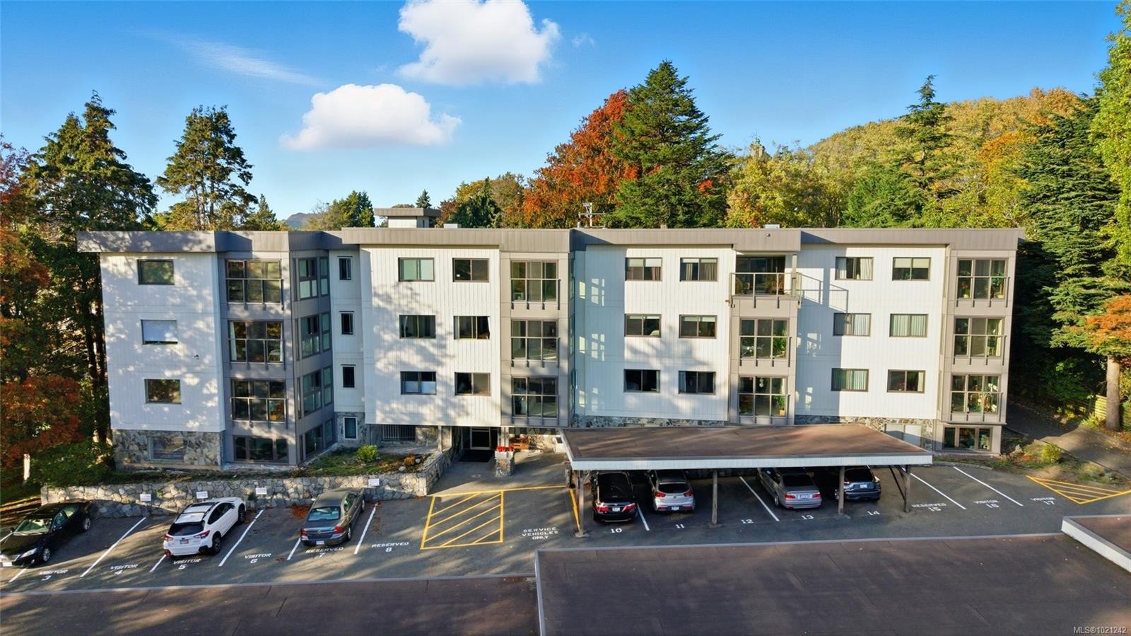 405-1875 Lansdowne Rd, Saanich, BC - Outdoor With Facade