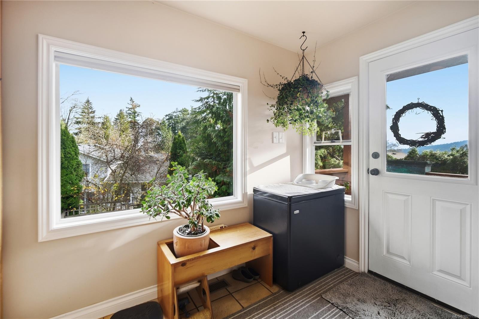 833 Alvarado Terr, Saanich, BC