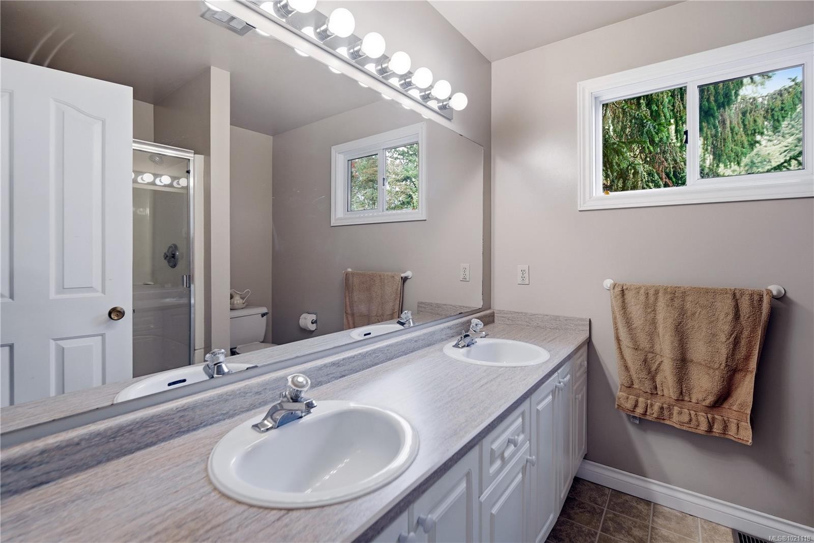 833 Alvarado Terr, Saanich, BC