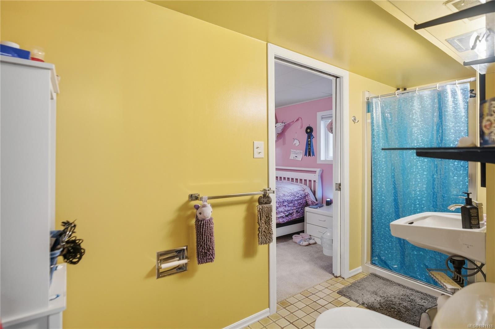 833 Alvarado Terr, Saanich, BC