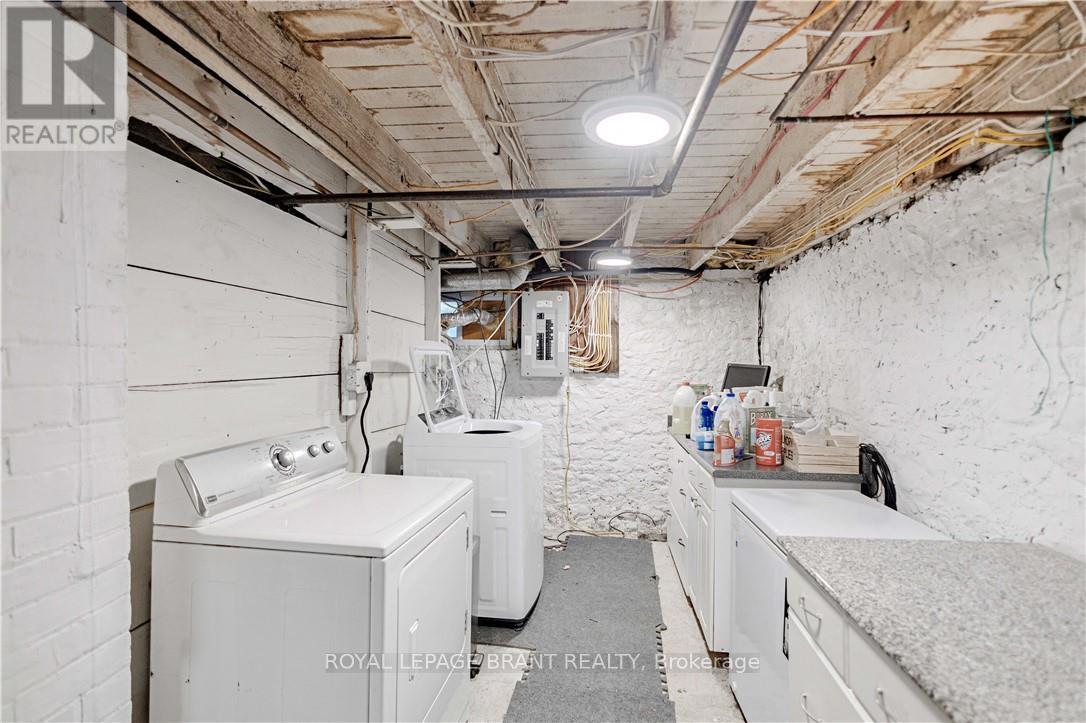 95 Queen Street, Brantford, ON - Indoor Photo Showing Laundry Room