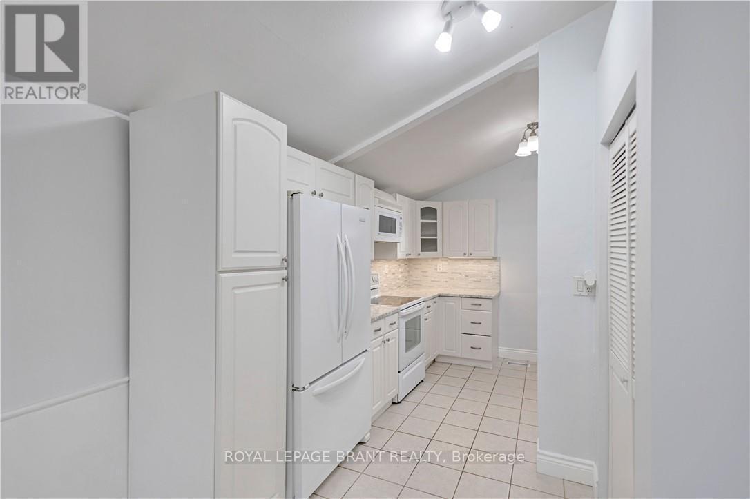 95 Queen Street, Brantford, ON - Indoor Photo Showing Kitchen