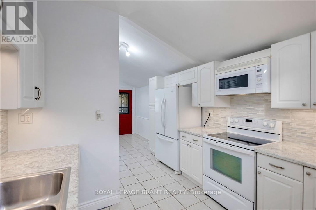 95 Queen Street, Brantford, ON - Indoor Photo Showing Kitchen