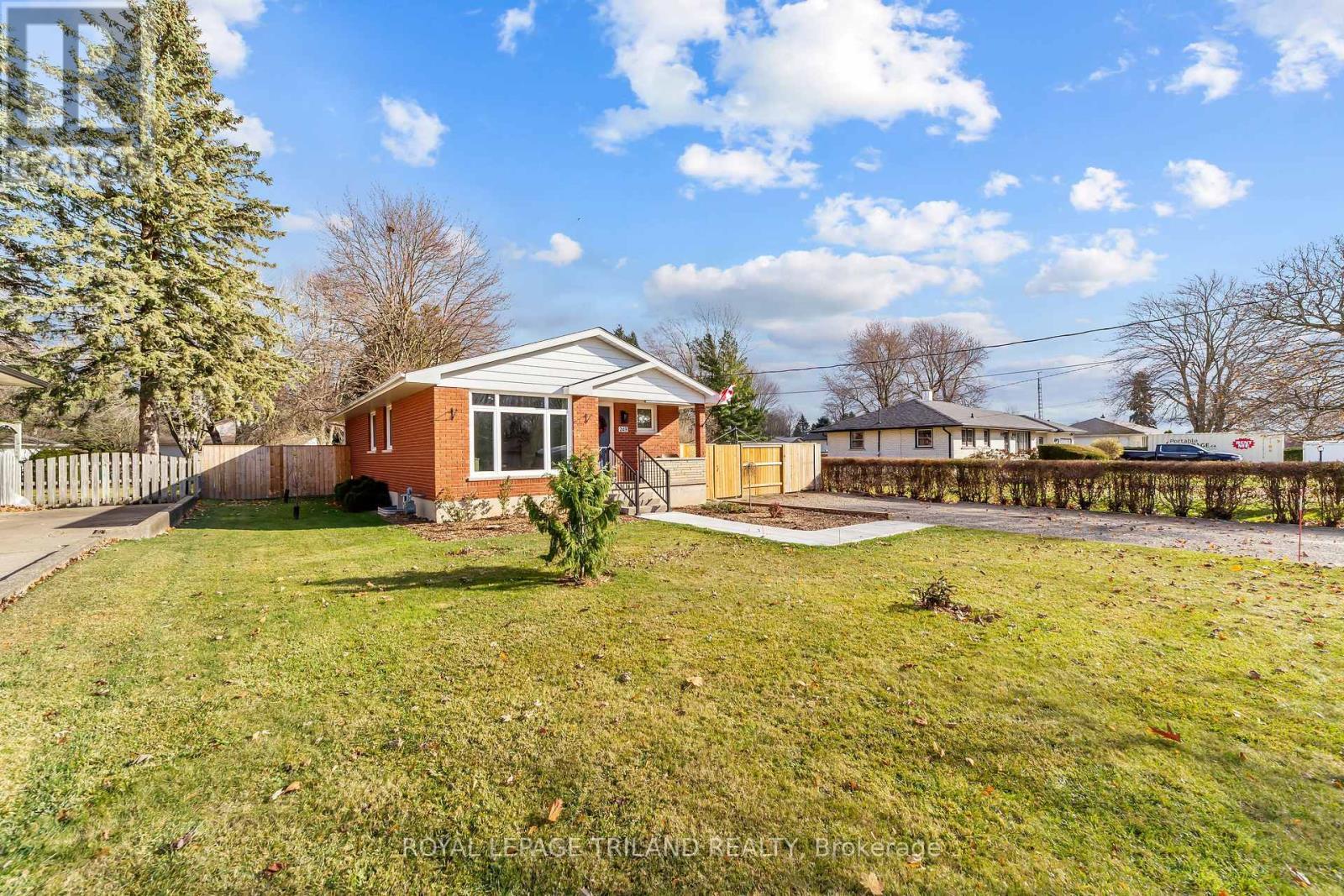 249 Coad Street, Southwest Middlesex (Glencoe), ON - Outdoor