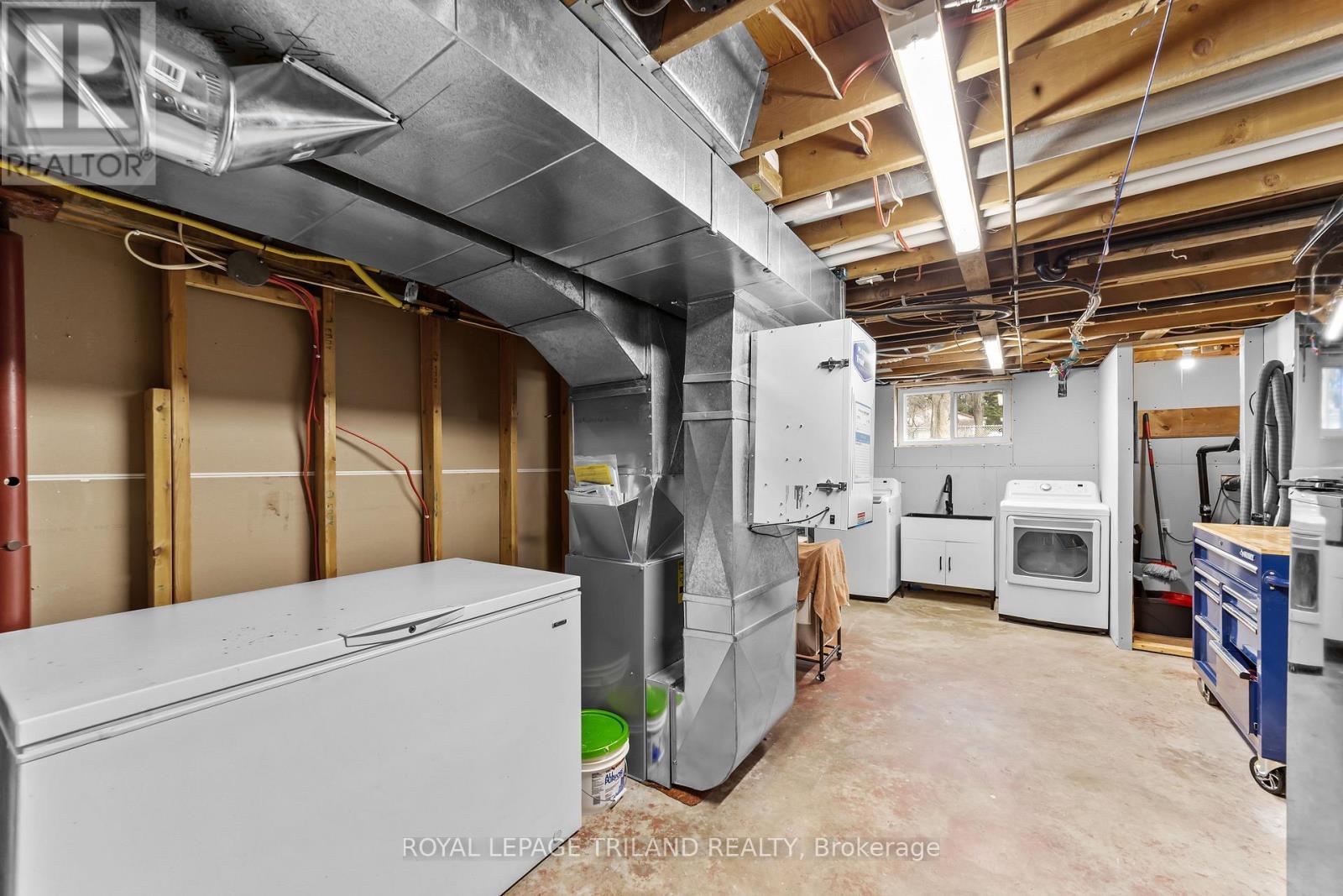 249 Coad Street, Southwest Middlesex (Glencoe), ON - Indoor Photo Showing Other Room