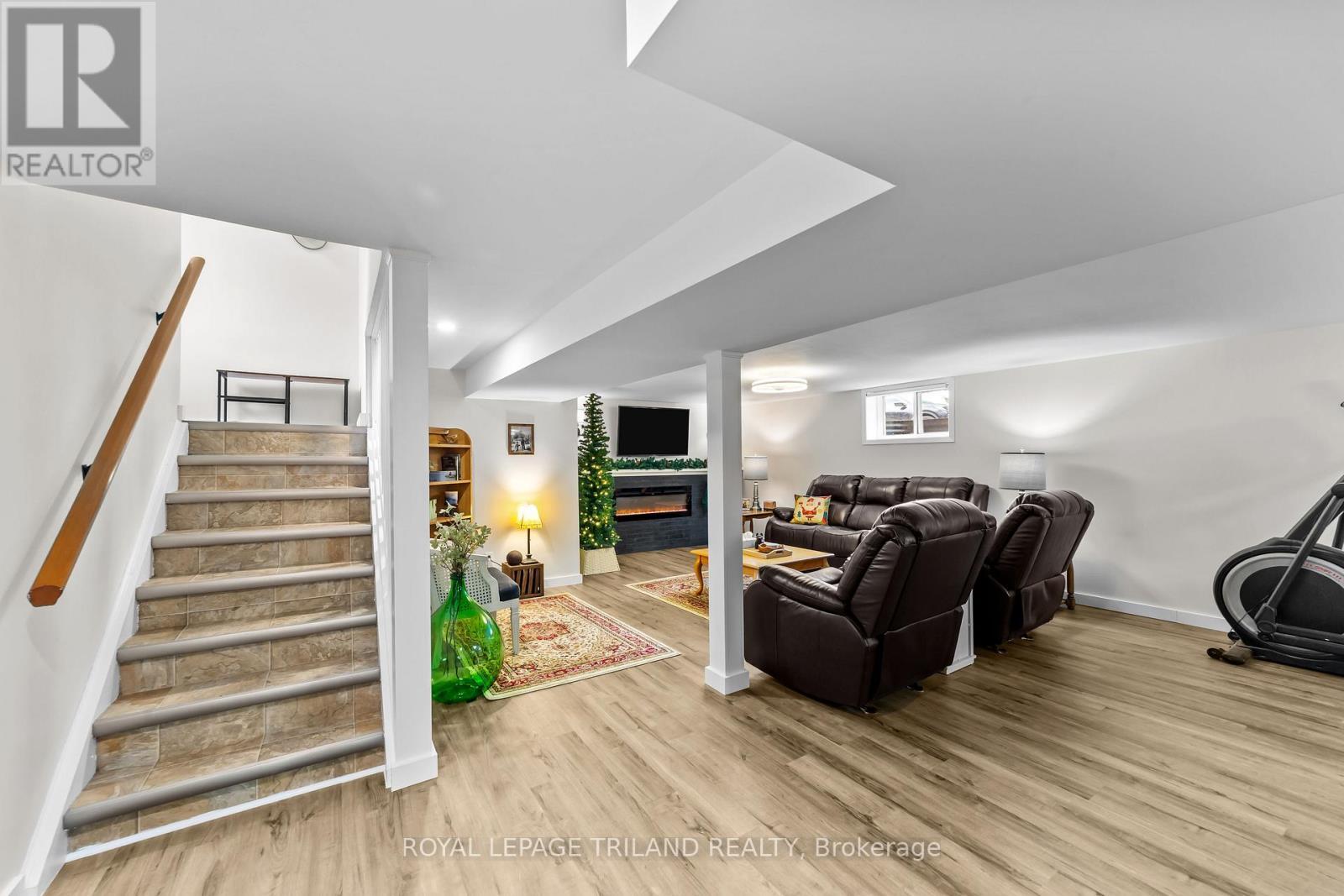 249 Coad Street, Southwest Middlesex (Glencoe), ON - Indoor Photo Showing Other Room