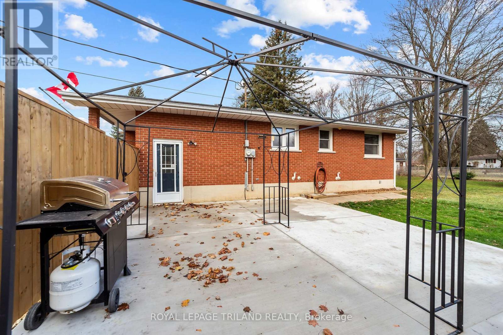 249 Coad Street, Southwest Middlesex (Glencoe), ON - Outdoor With Exterior