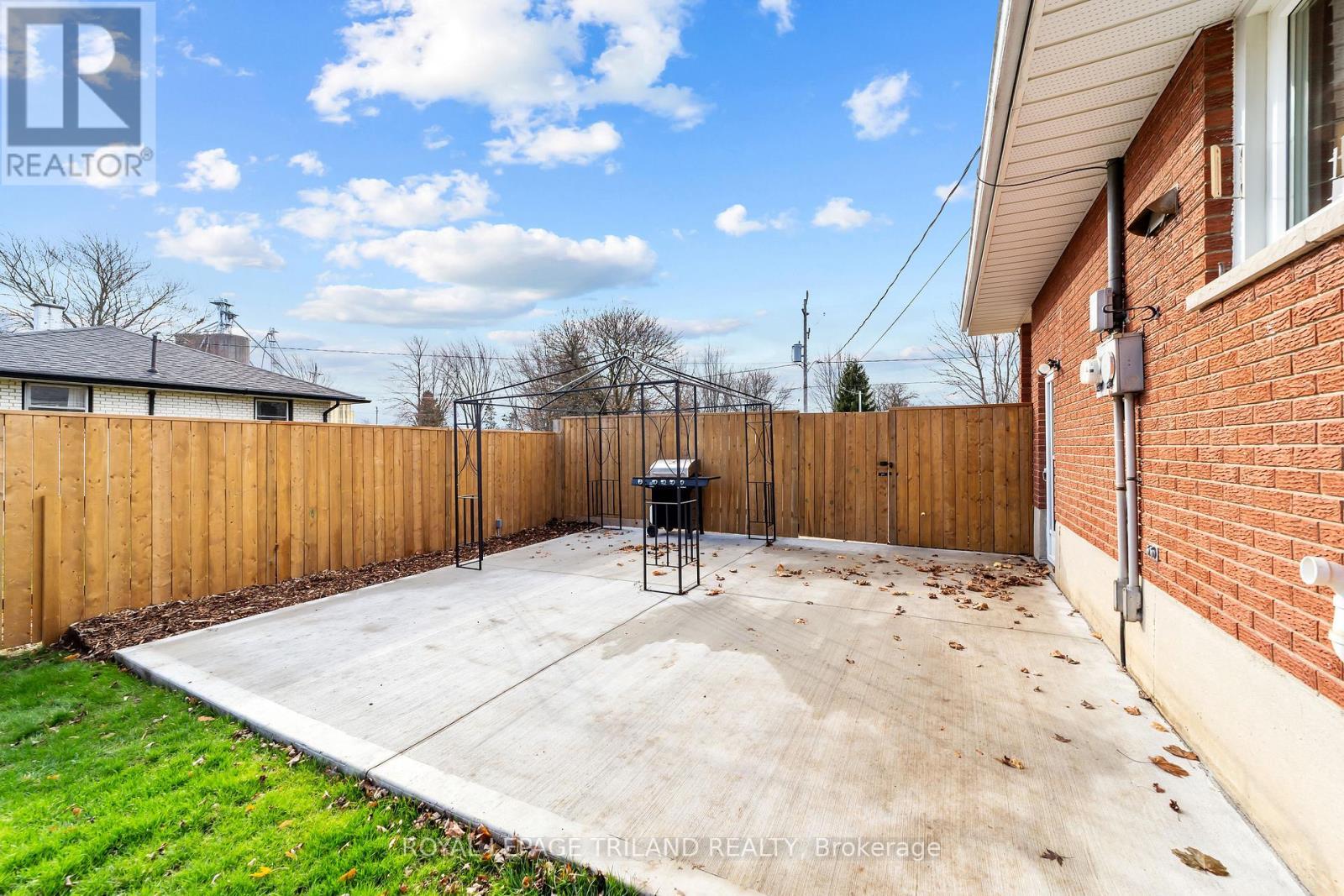 249 Coad Street, Southwest Middlesex (Glencoe), ON - Outdoor