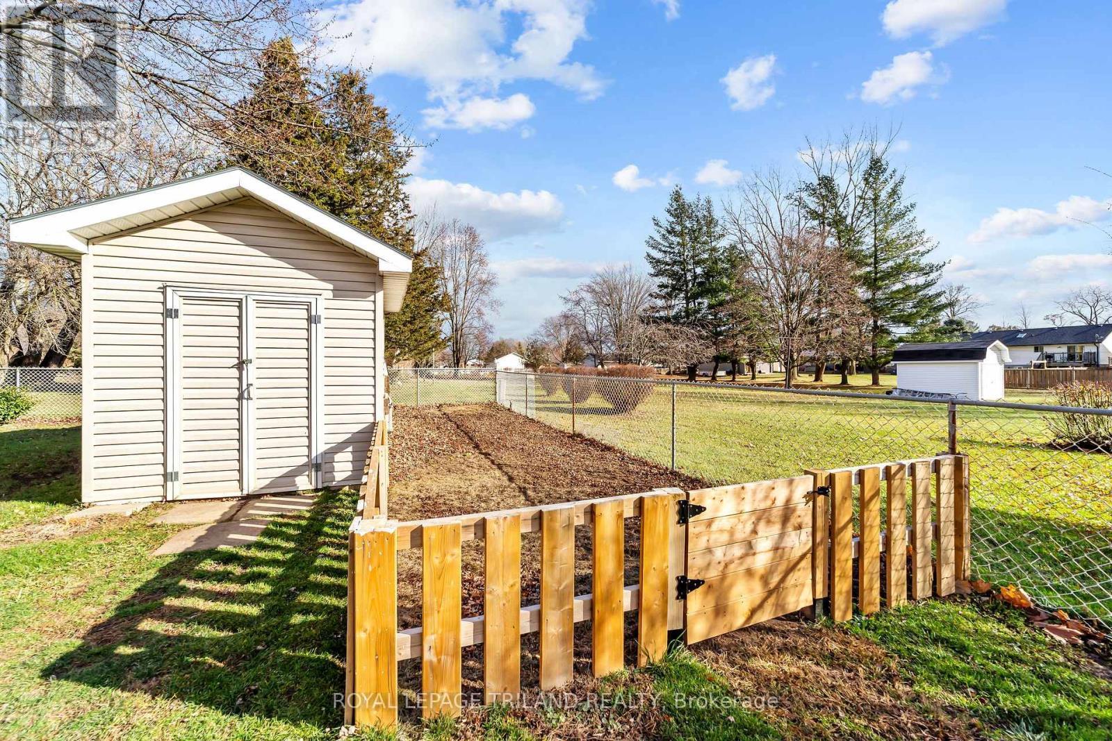 249 Coad Street, Southwest Middlesex (Glencoe), ON - Outdoor