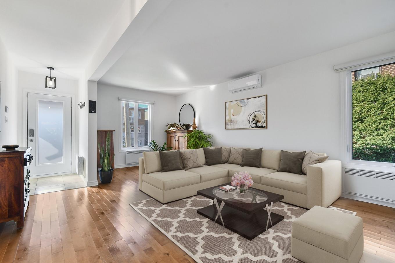 Salon - 9453 Rue Parthenais, Montréal (Villeray/Saint-Michel/Parc-Extension), QC - Indoor Photo Showing Living Room