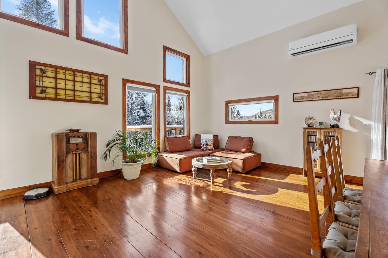 Living room - 397 Ch. Du Village-Manitou, Ivry-Sur-Le-Lac, QC - Indoor