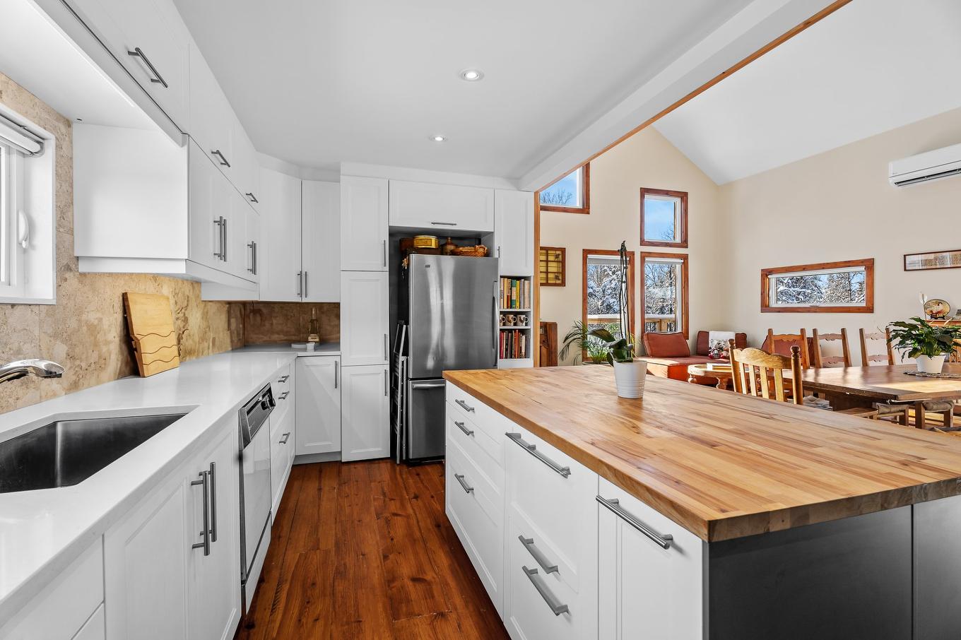 Kitchen - 397 Ch. Du Village-Manitou, Ivry-Sur-Le-Lac, QC - Indoor Photo Showing Kitchen