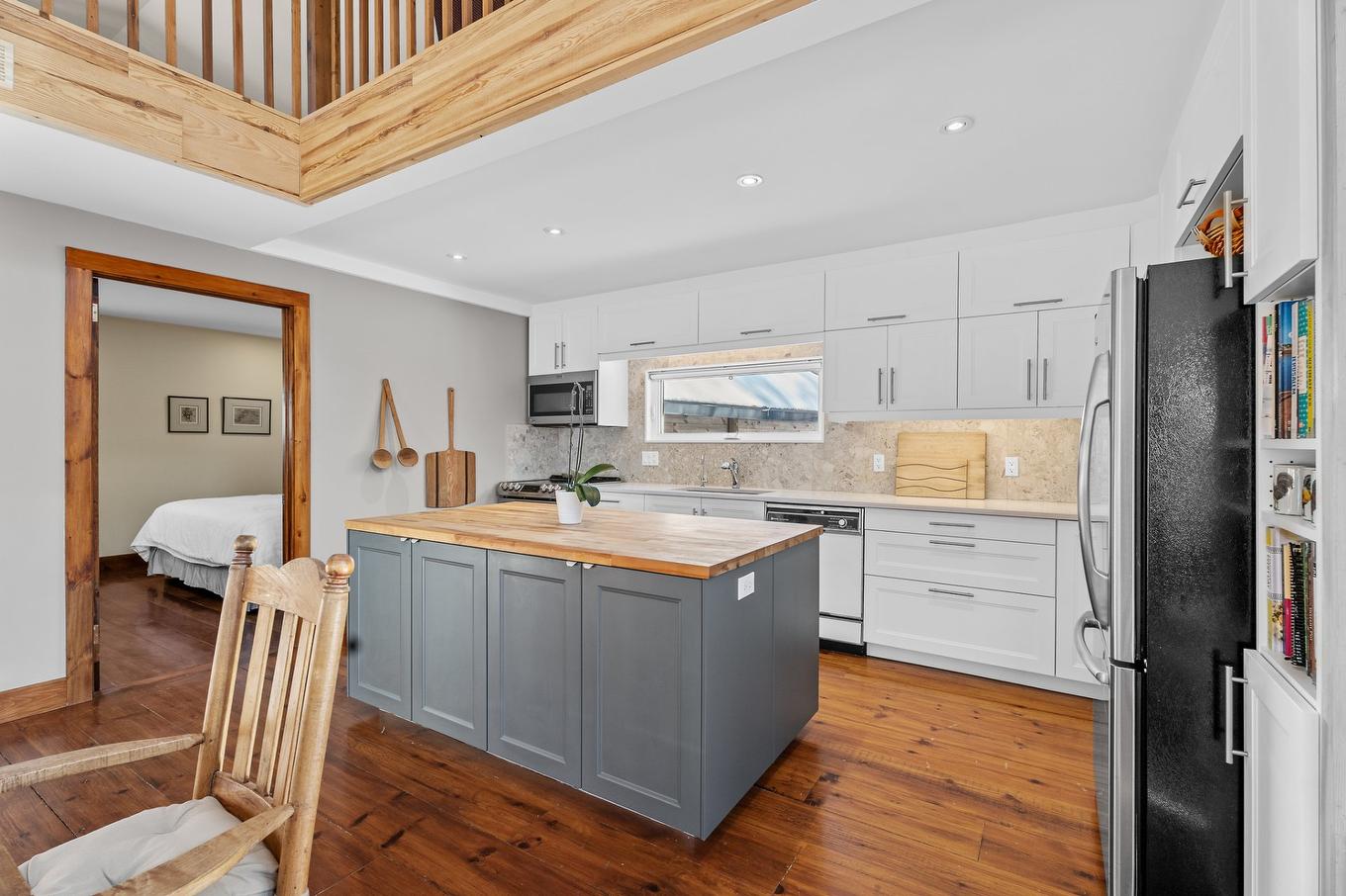 Kitchen - 397 Ch. Du Village-Manitou, Ivry-Sur-Le-Lac, QC - Indoor Photo Showing Kitchen