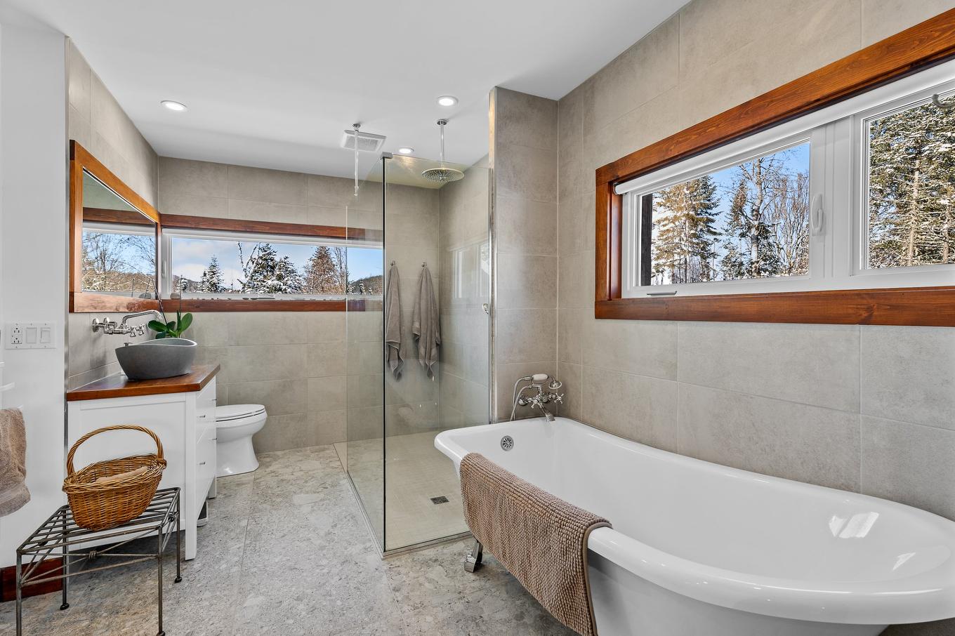 Ensuite bathroom - 397 Ch. Du Village-Manitou, Ivry-Sur-Le-Lac, QC - Indoor Photo Showing Bathroom