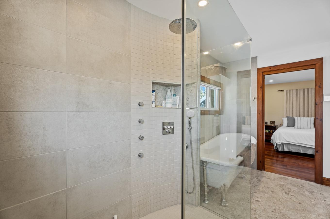 Ensuite bathroom - 397 Ch. Du Village-Manitou, Ivry-Sur-Le-Lac, QC - Indoor Photo Showing Bathroom