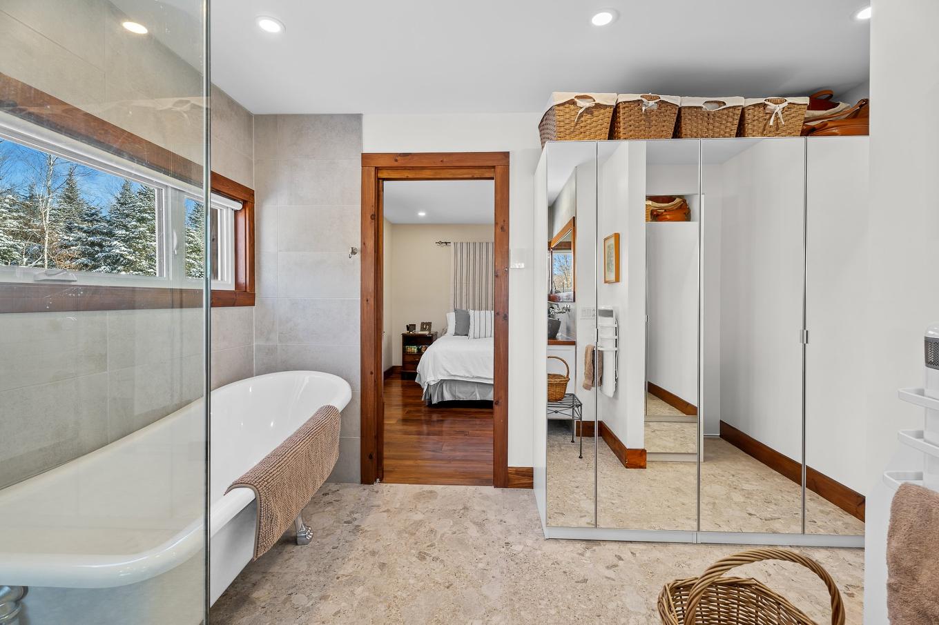 Ensuite bathroom - 397 Ch. Du Village-Manitou, Ivry-Sur-Le-Lac, QC - Indoor Photo Showing Bathroom