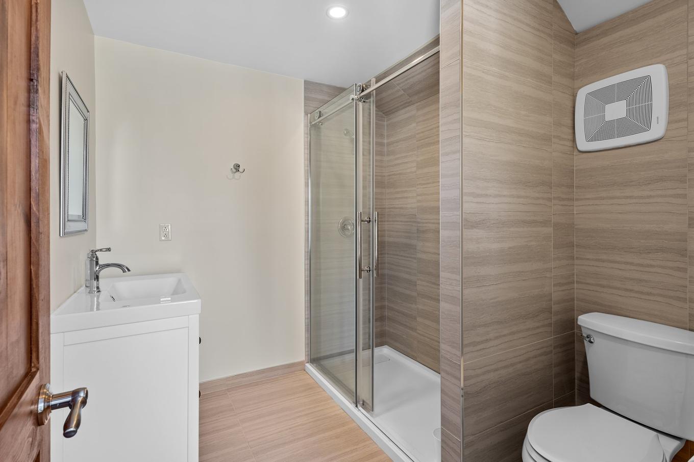 Bathroom - 397 Ch. Du Village-Manitou, Ivry-Sur-Le-Lac, QC - Indoor Photo Showing Bathroom