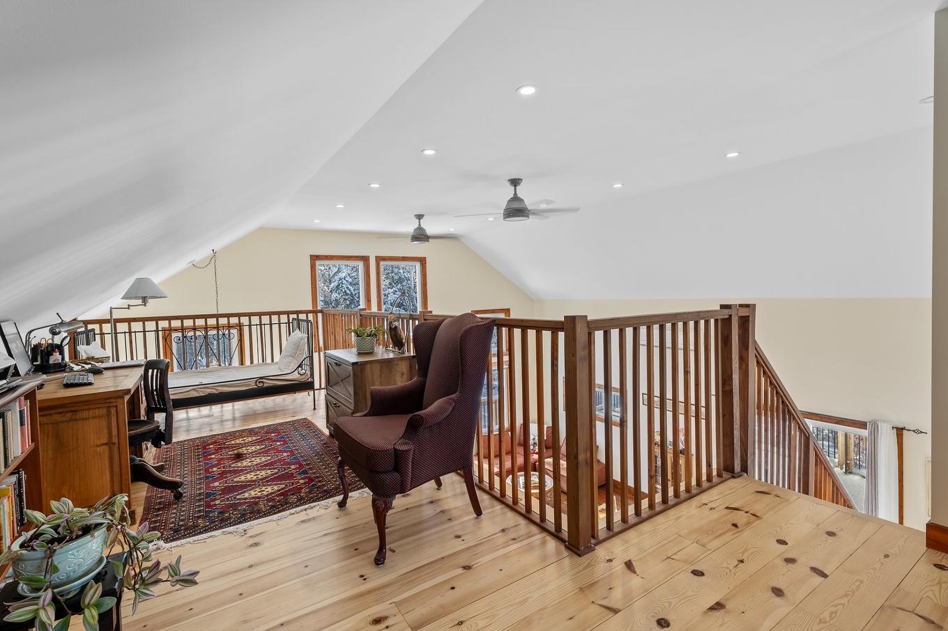 Office - 397 Ch. Du Village-Manitou, Ivry-Sur-Le-Lac, QC - Indoor Photo Showing Other Room