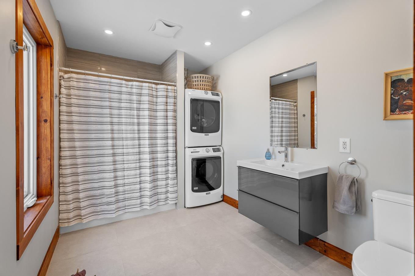 Bathroom - 397 Ch. Du Village-Manitou, Ivry-Sur-Le-Lac, QC - Indoor Photo Showing Bathroom