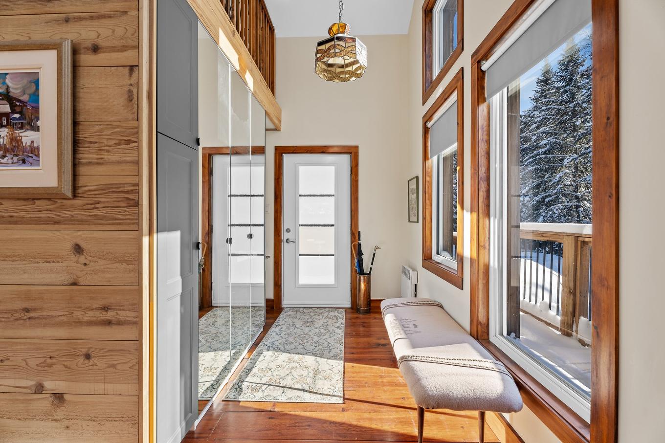 Hall - 397 Ch. Du Village-Manitou, Ivry-Sur-Le-Lac, QC - Indoor Photo Showing Other Room