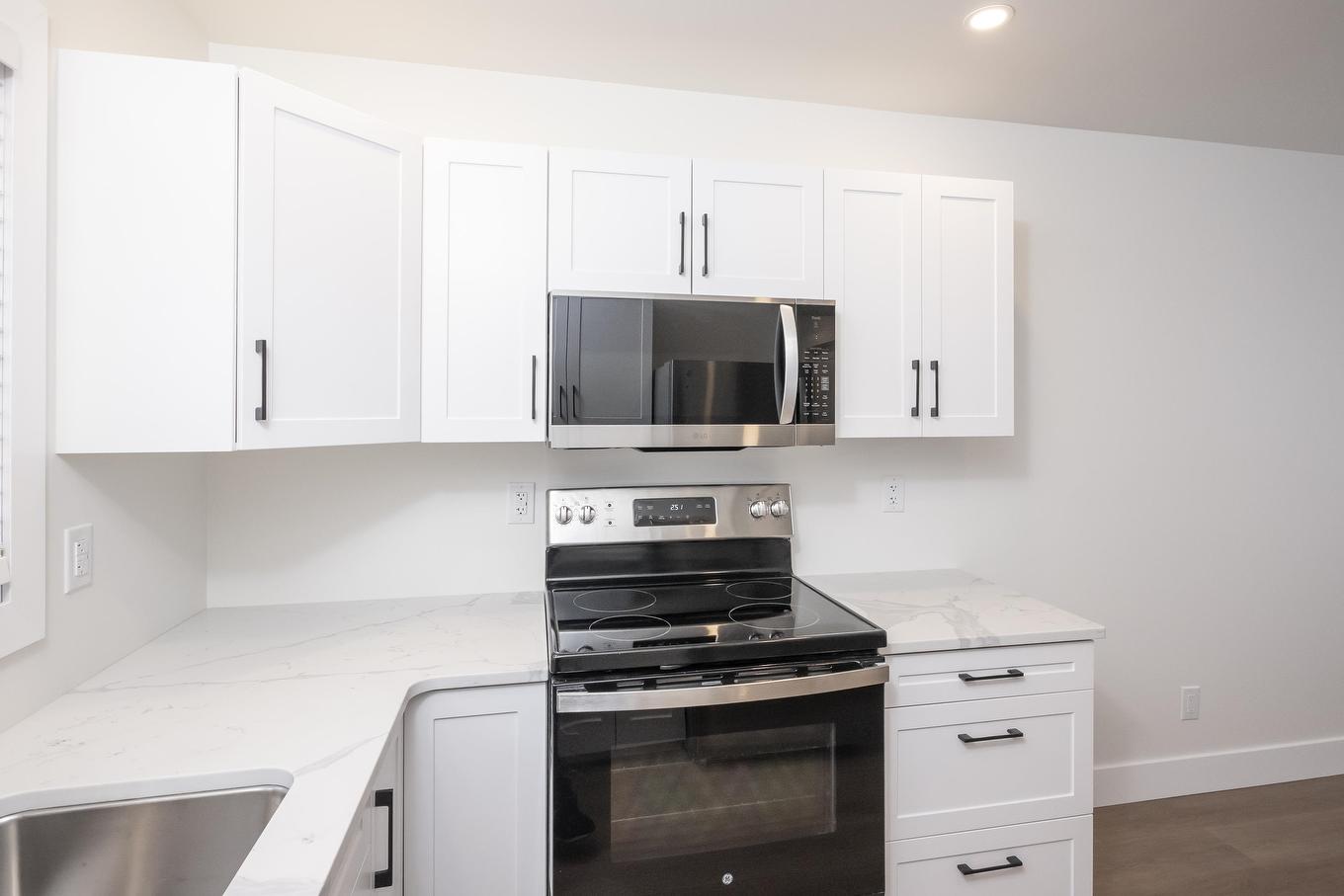 1101 Frederica Street W, Thunder Bay, ON - Indoor Photo Showing Kitchen