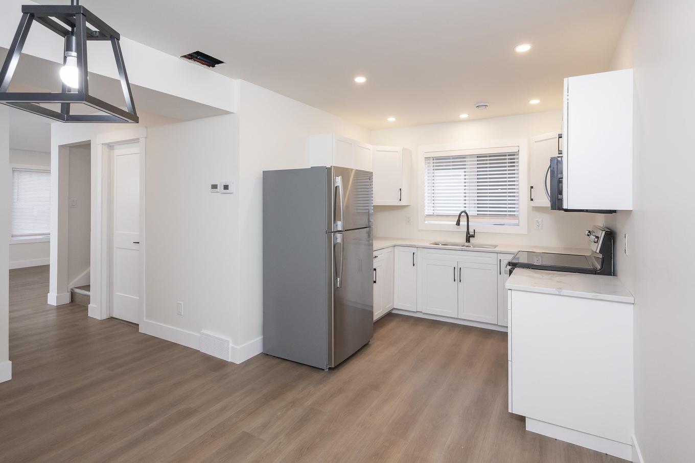 1101 Frederica Street W, Thunder Bay, ON - Indoor Photo Showing Kitchen