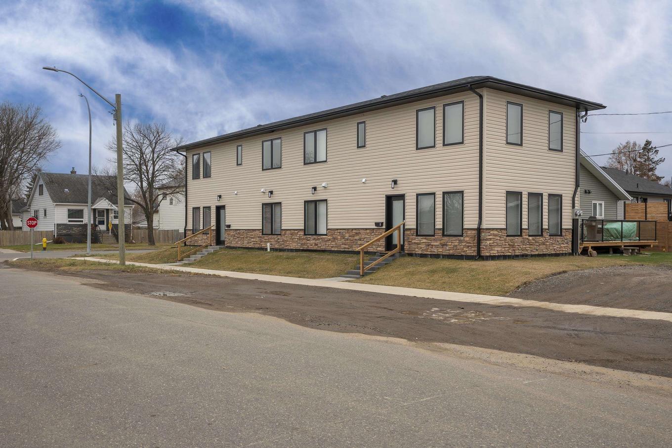 1101 Frederica Street W, Thunder Bay, ON - Outdoor
