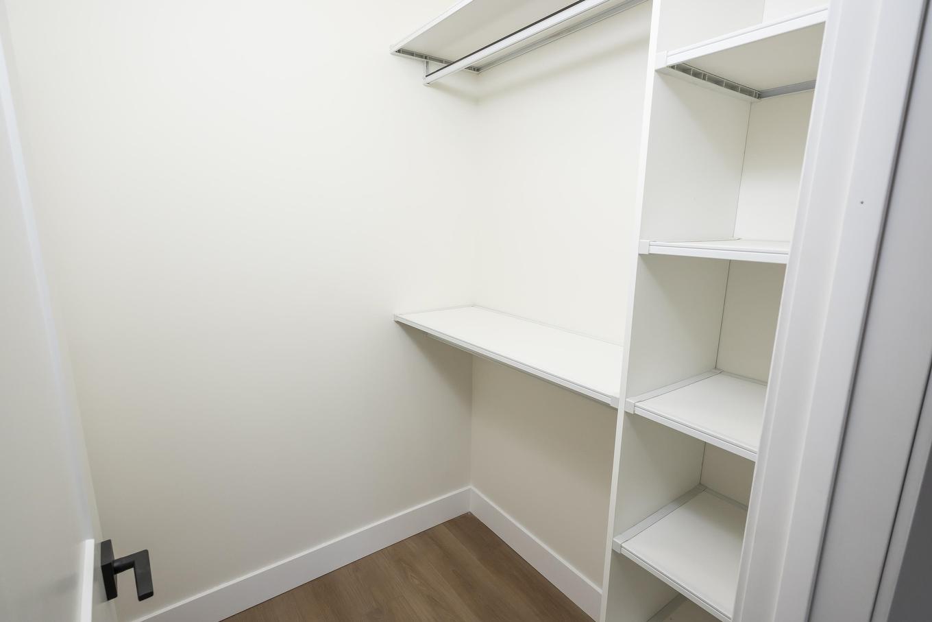 1101 Frederica Street W, Thunder Bay, ON - Indoor With Storage