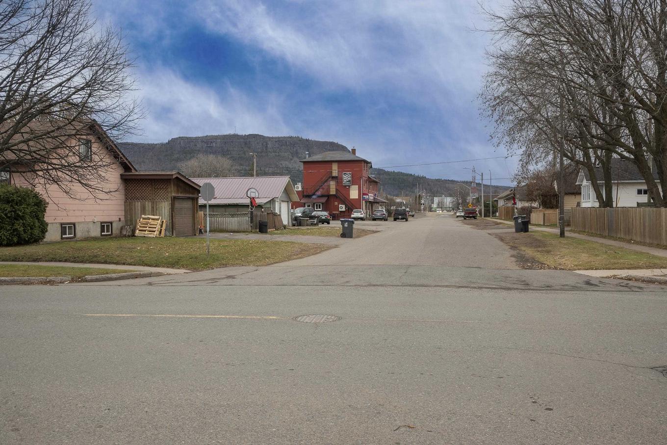 1101 Frederica Street W, Thunder Bay, ON - Outdoor