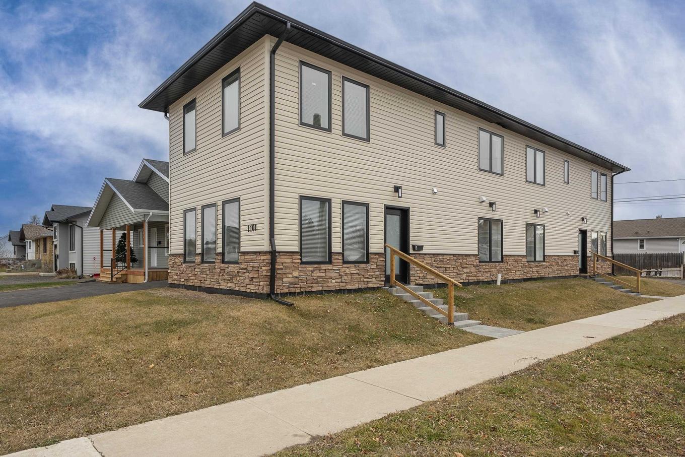 1101 Frederica Street W, Thunder Bay, ON - Outdoor