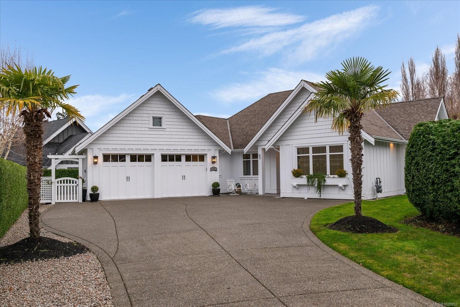 834 Bluffs Dr, Qualicum Beach, BC