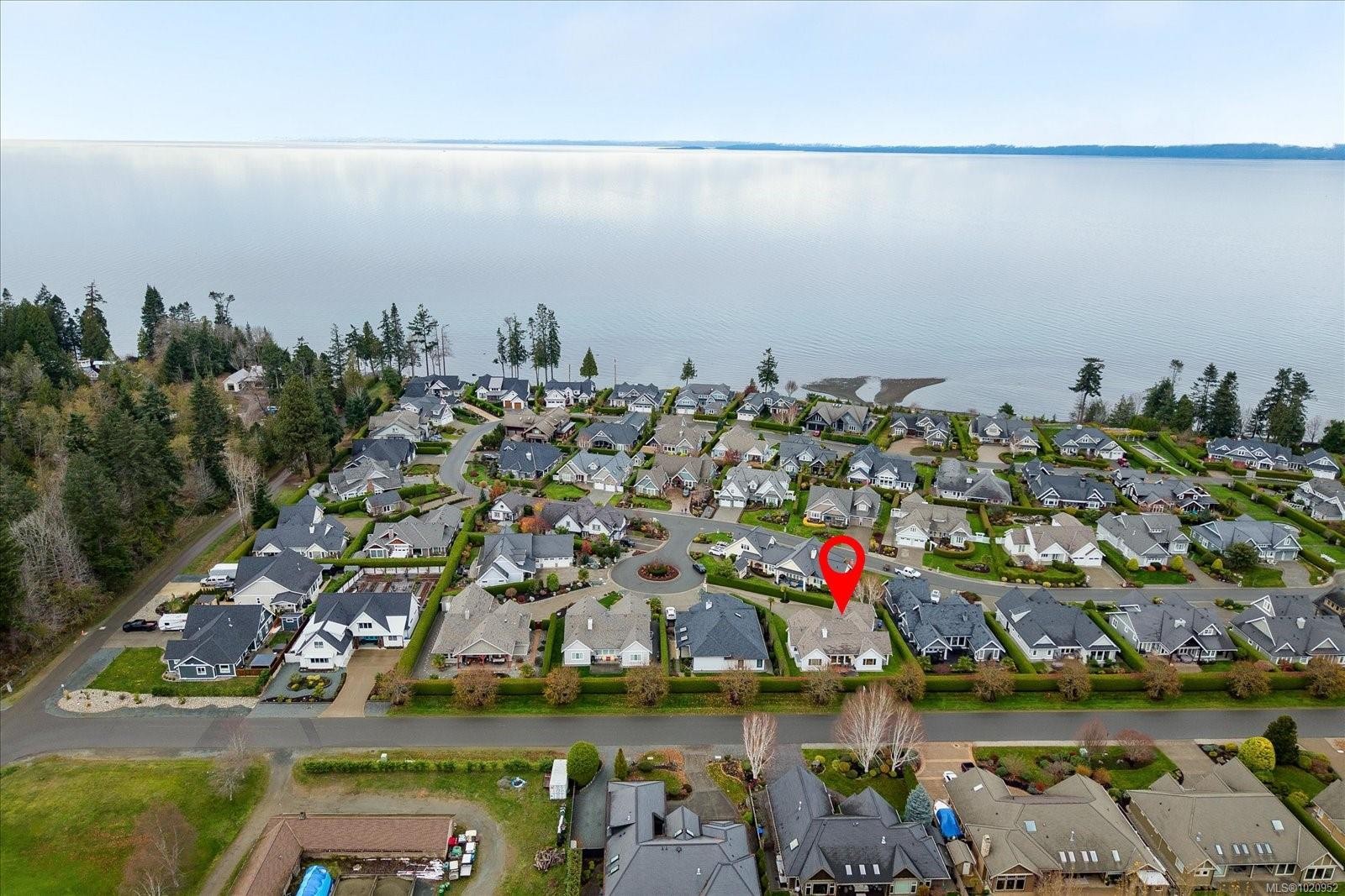834 Bluffs Dr, Qualicum Beach, BC