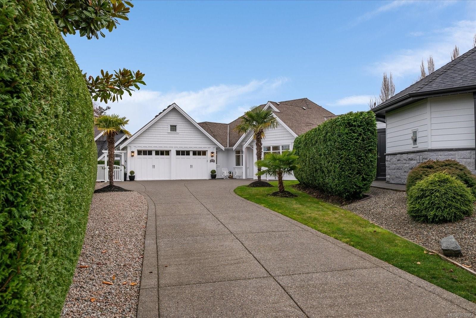 834 Bluffs Dr, Qualicum Beach, BC